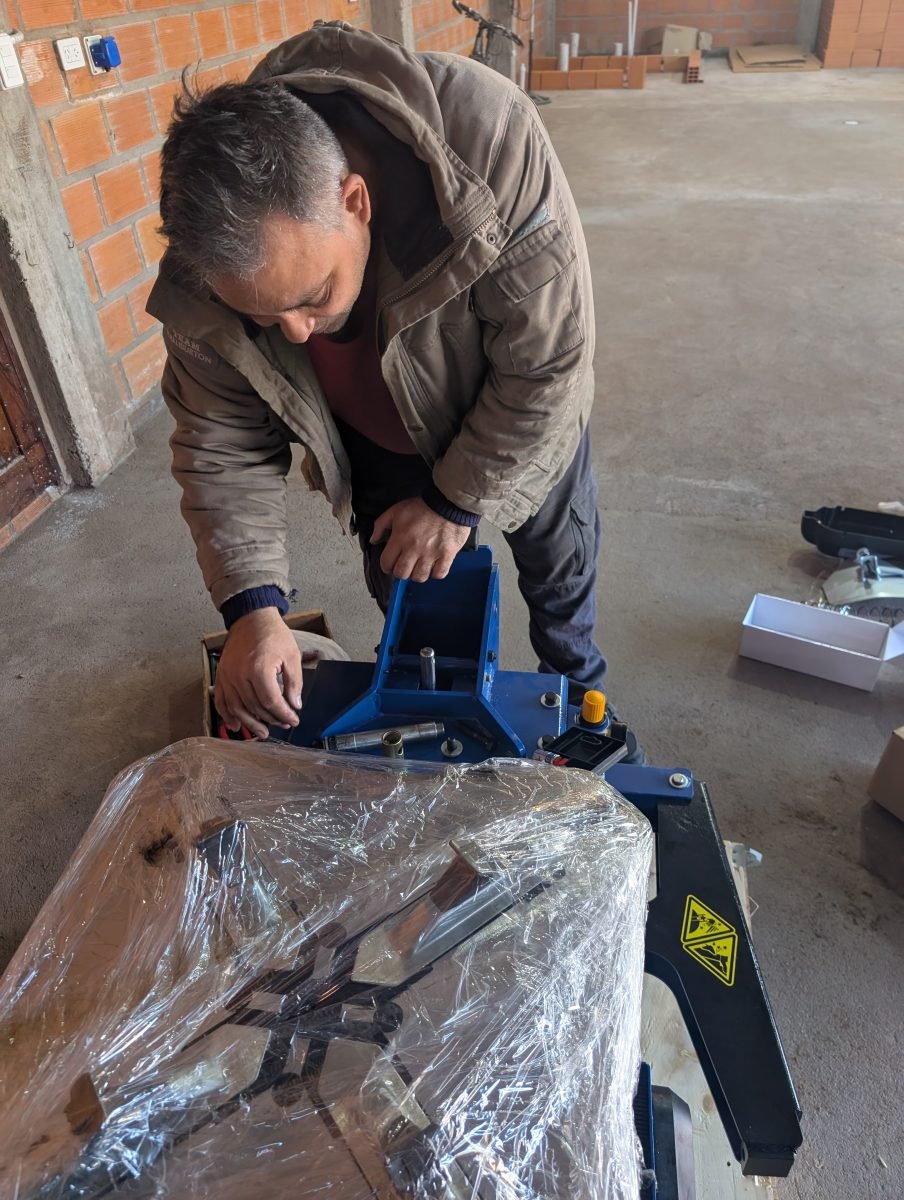 Equipamiento completo para Repuestera del Milagro: nueva instalación Trivium Pro en Las Lajitas, Salta 6 instalacaion desarmadora con brazo auxiliar trivium pro