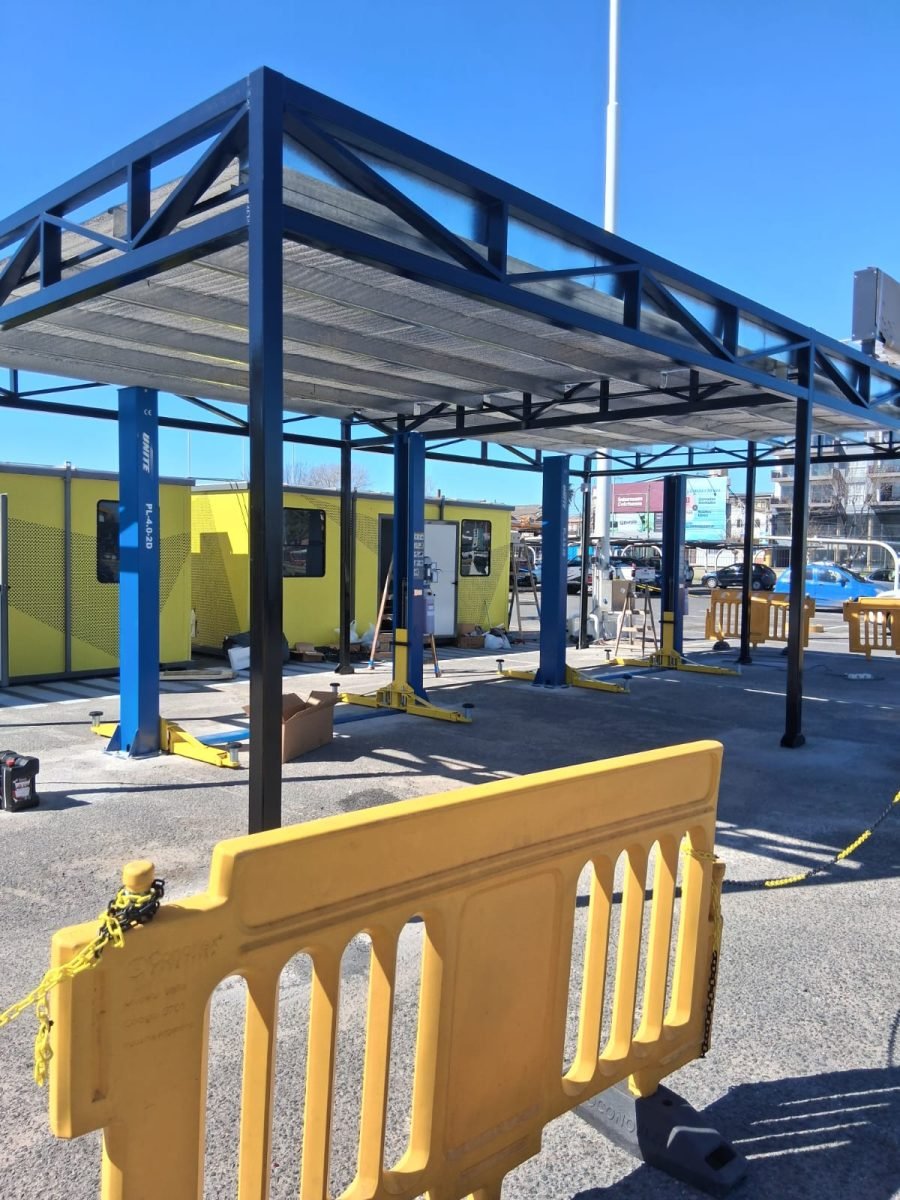 Instalamos tres elevadores de dos columnas para Punto Flash 2 instalacion elevadores dos columnas